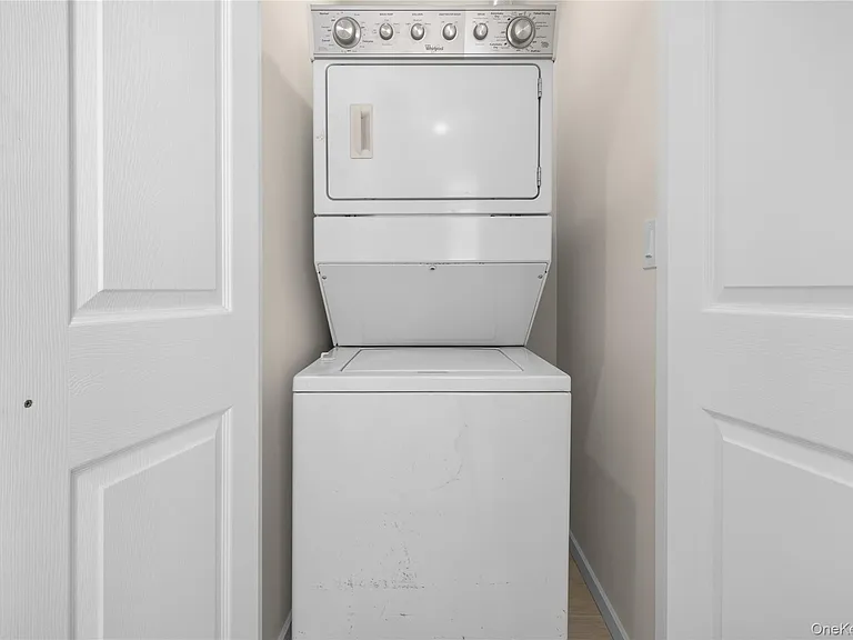88 Buffalo Ave — Photo 7