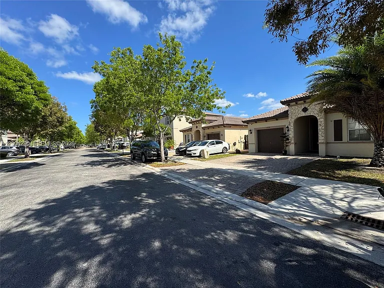 2356 NE 3rd Ct — Photo 23