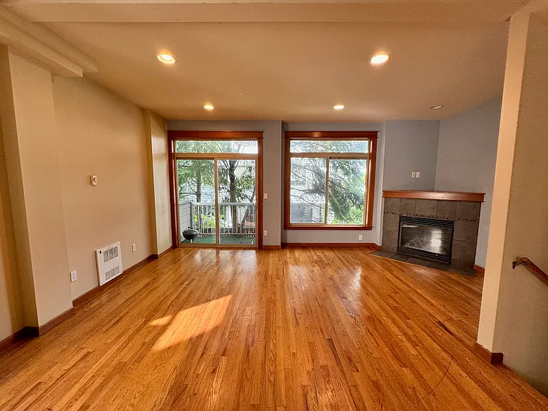 4314B 8th Ave NE #B — Photo 5