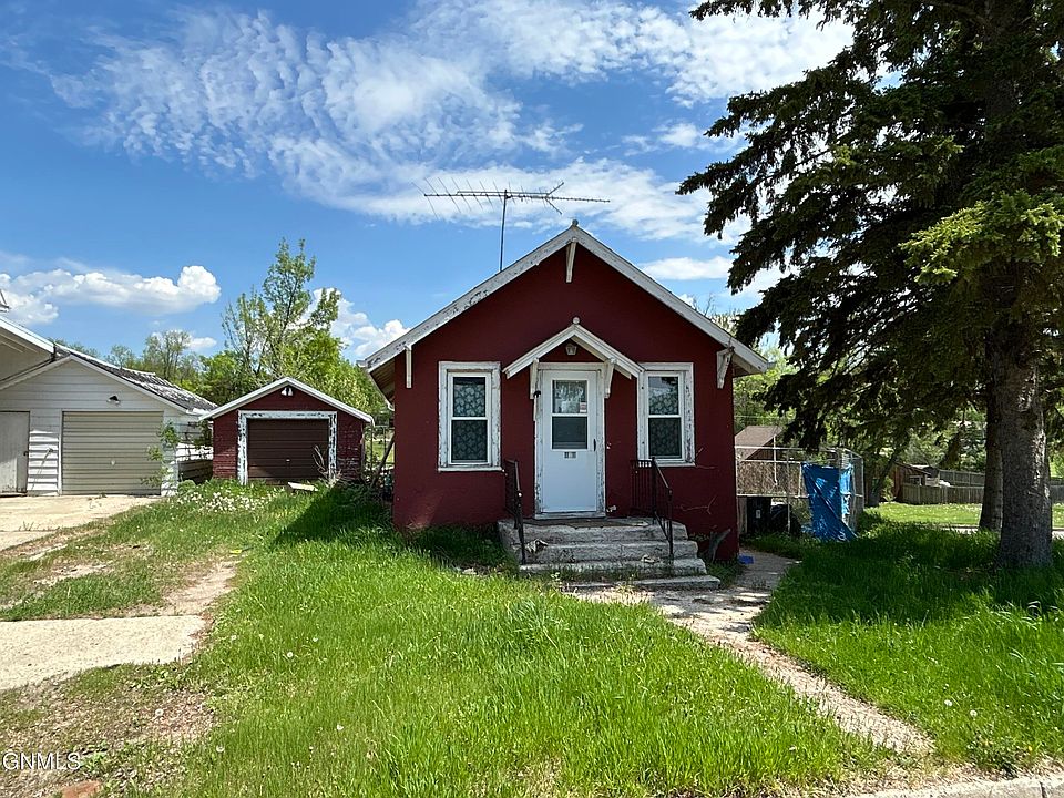 1st image of 422 1st Ave E
