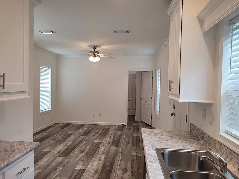 5600 Jennie St #15 — Photo 2