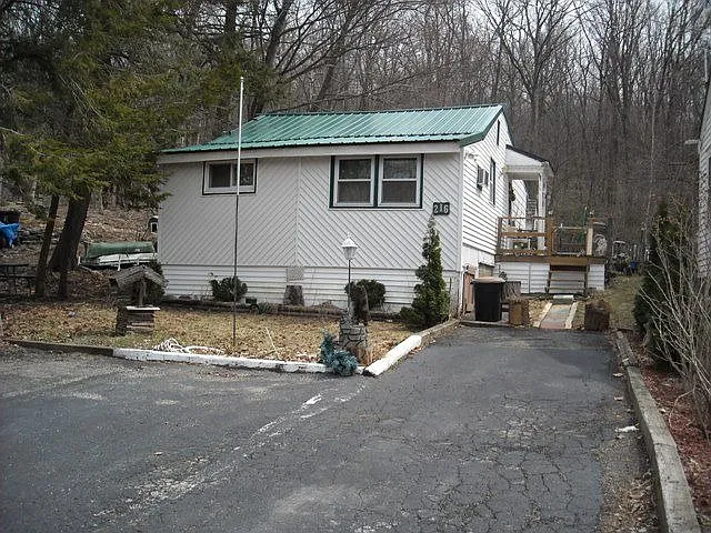 216 Lakeshore Dr photo 1