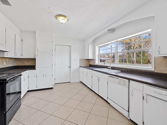 2nd image of 1204 Ruby St