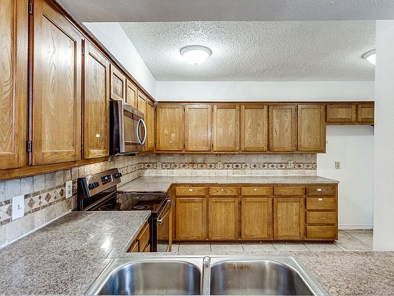 4th image of 2414 Cordoba Dr APT A
