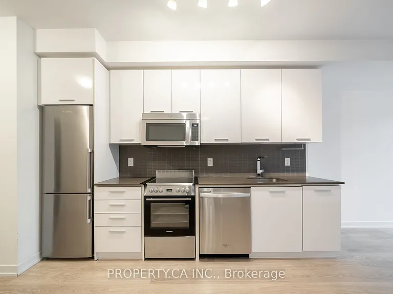 105 George St #303 — Photo 18