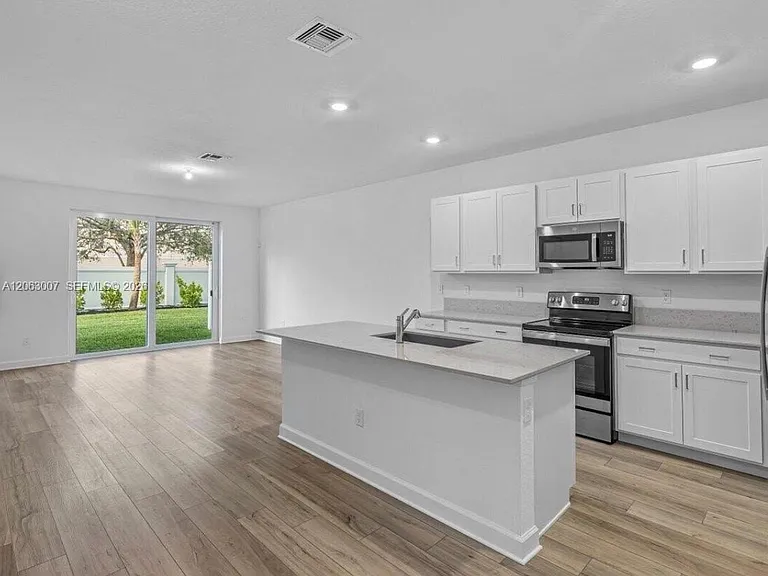 223 SE Woodbark St #223 — Photo 6