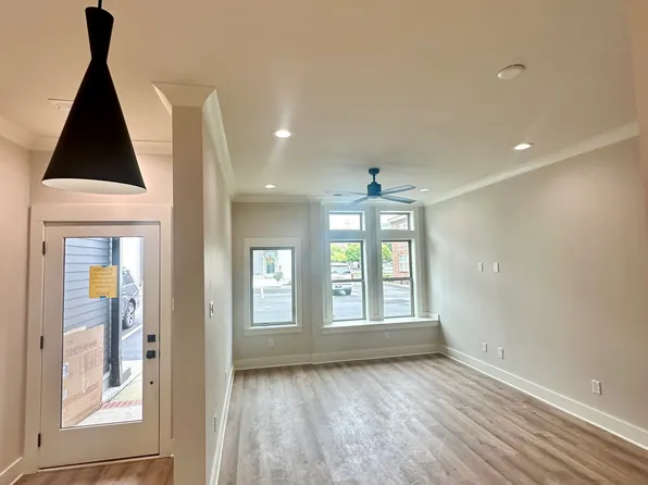 15 Vine St NE #15, Decatur, AL 35601