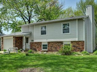 706 Golfview Ter, Buffalo Grove, IL 60089