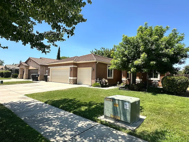 2133 N Denton St — Photo 1