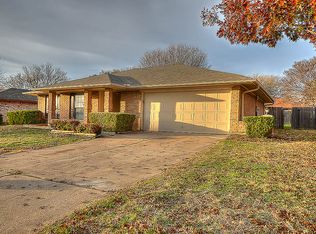 6817 Stillmeadows Cir N, North Richland Hills, TX 76182