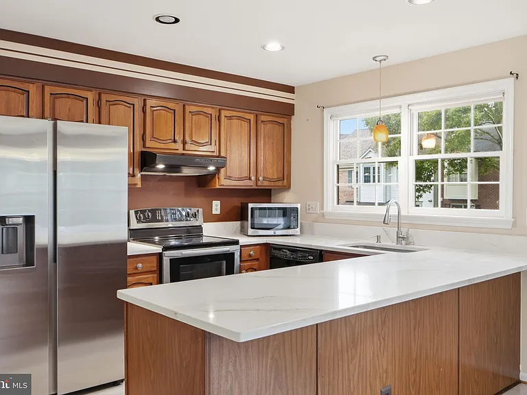 8715 Delcris Dr — Photo 10