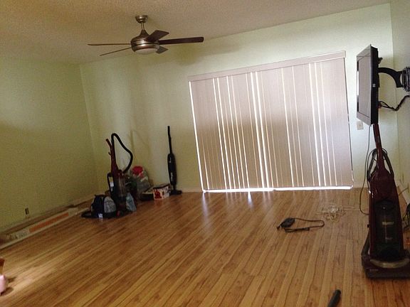 4th image of 807 Oak Park Pl