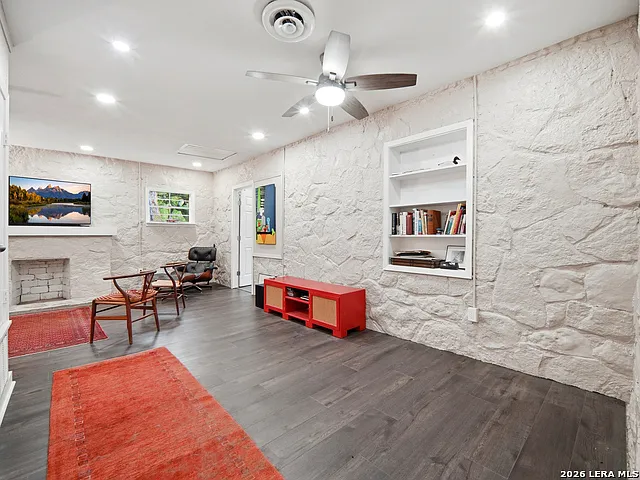 19214 Grey Forest Dr — Photo 9