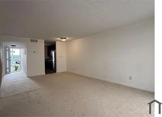 2 bed, 936 sqft, $2,000 — Photo 4