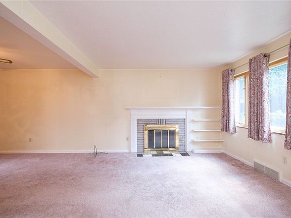 3rd image of 18 W Bruceton Rd