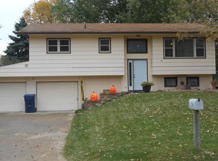 216 E 10th St, Pella, IA 50219