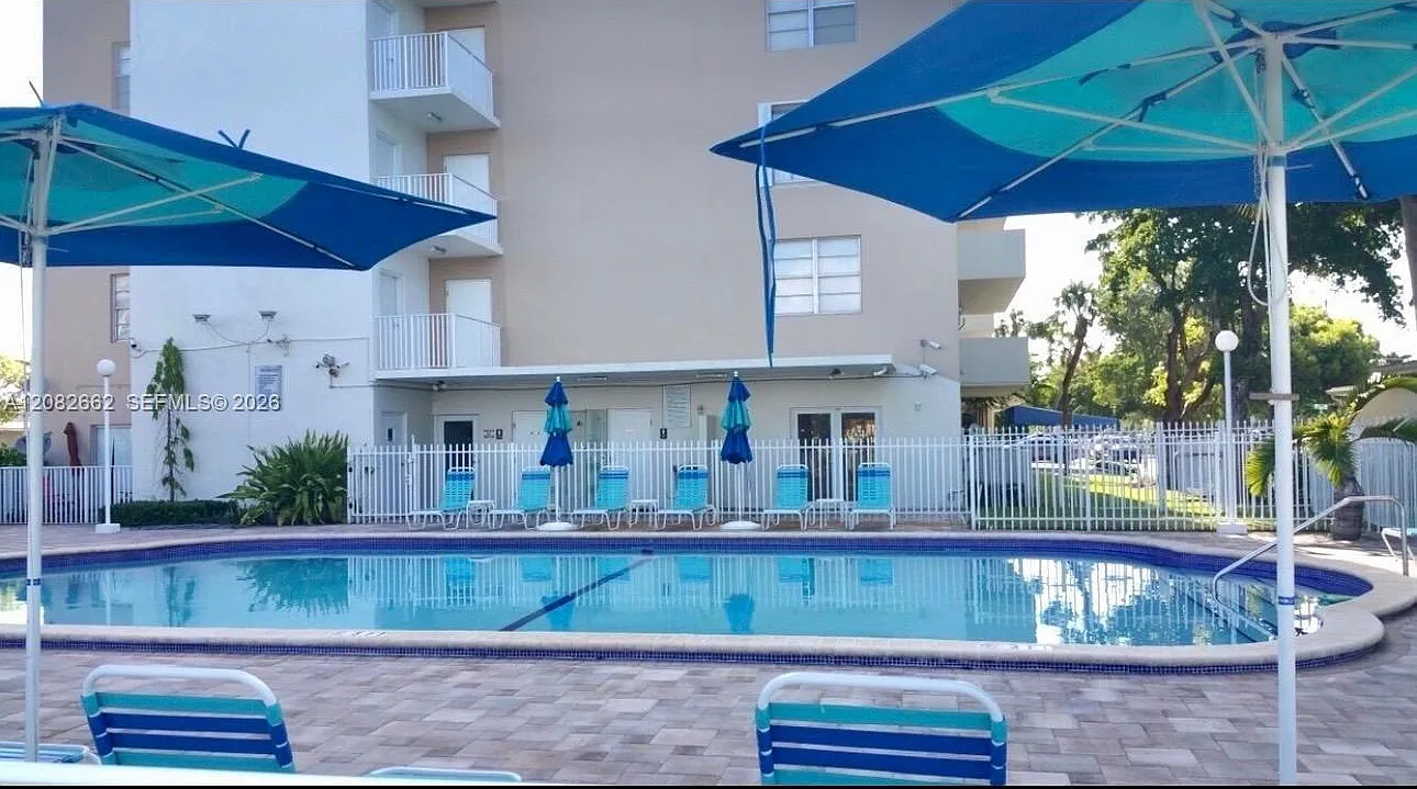 1455 N Treasure Dr — Photo 2