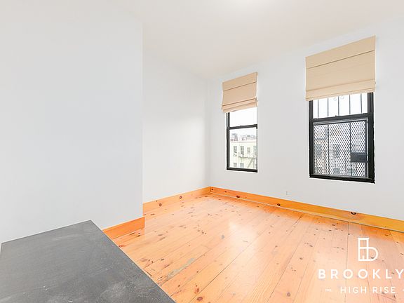 5th image of 1056 Willoughby Ave #4B