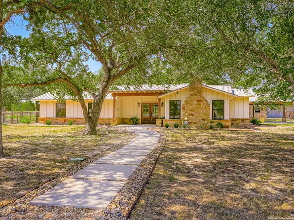 4041 County Road 307, La Vernia, TX 78121