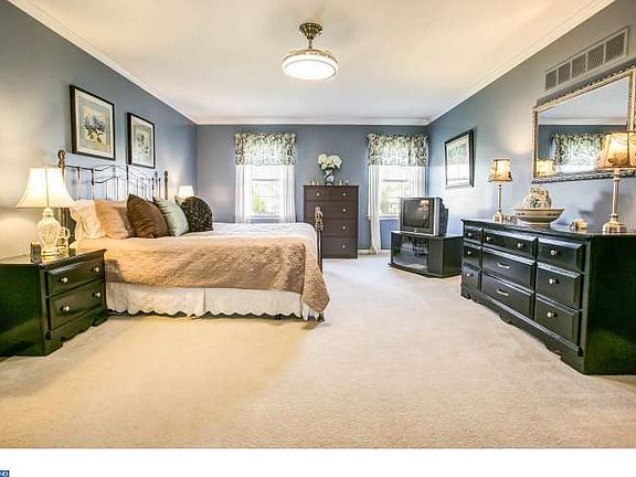 3rd image of 37 Taylors Farm Dr