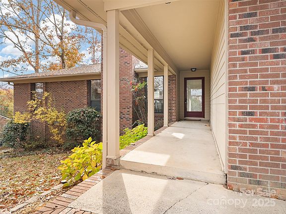 2nd image of 447 Creekside Dr