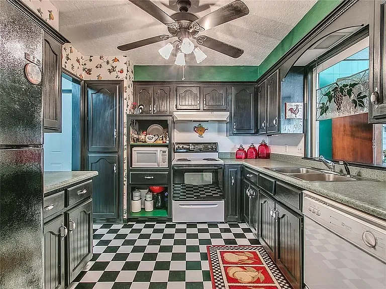 2308 Houston Ave — Photo 28