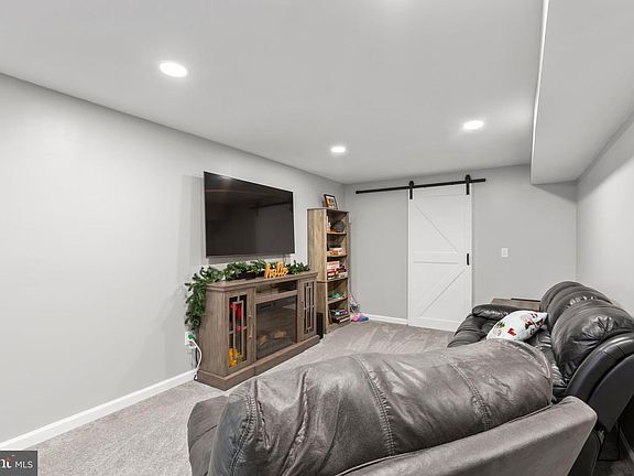 3rd image of 106 Taylors Hill Way
