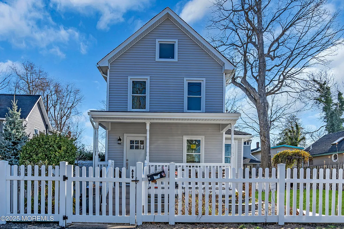 Building Photo - 814 Dunlewy St