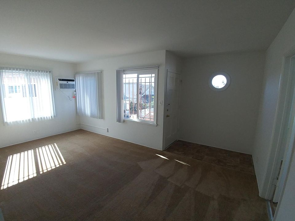 2nd image of 1441 1/2 N Hudson Ave