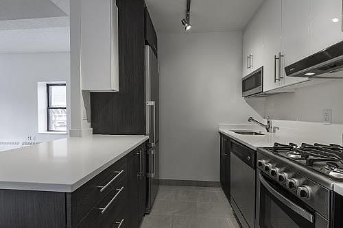 4th image of 360 W 34th St APT 3Y