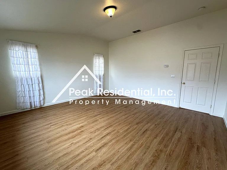 1811 Waterfall Dr — Photo 29