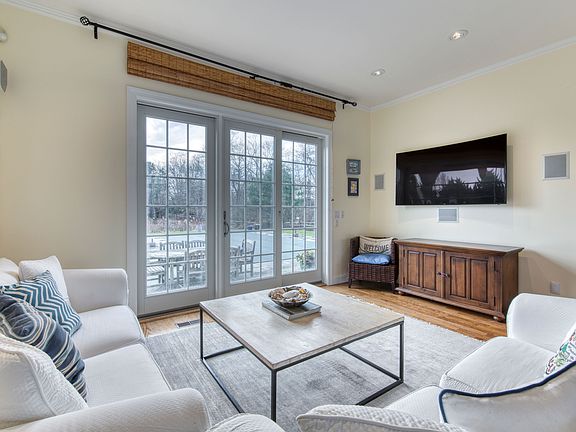 3rd image of 2 Horse Meadow Ln