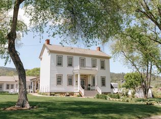 883 Old Stage Rd, Central Pt, OR 97502