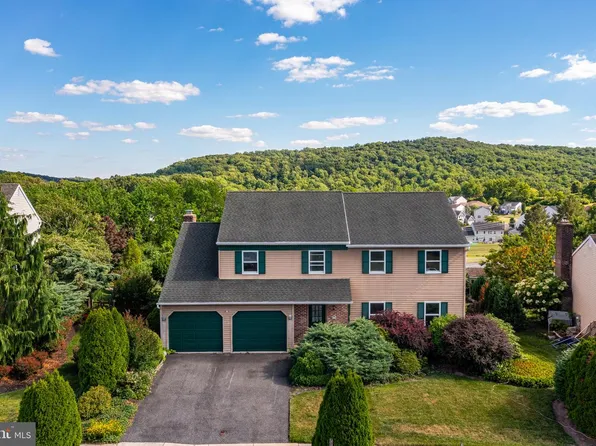 41 Flint Ridge Dr, Shillington, PA 19607