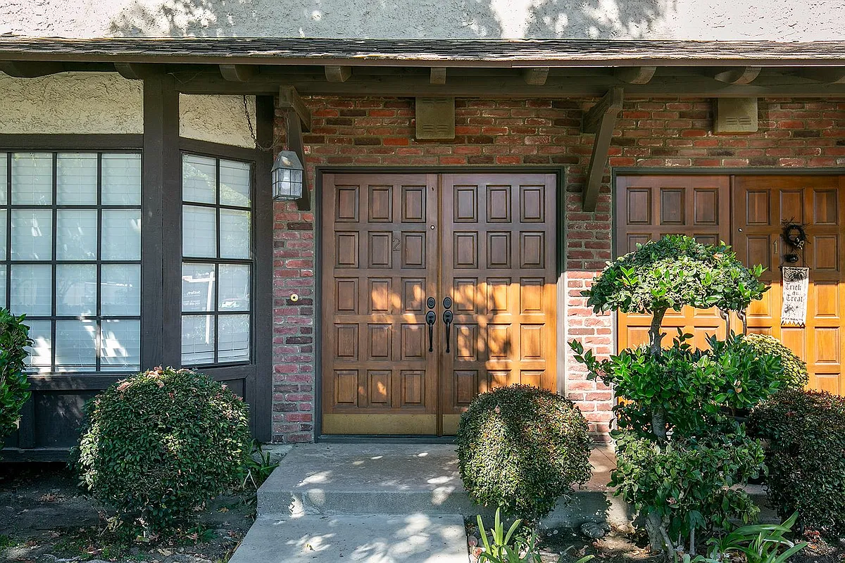 Building Photo - 402 El Centro St #2