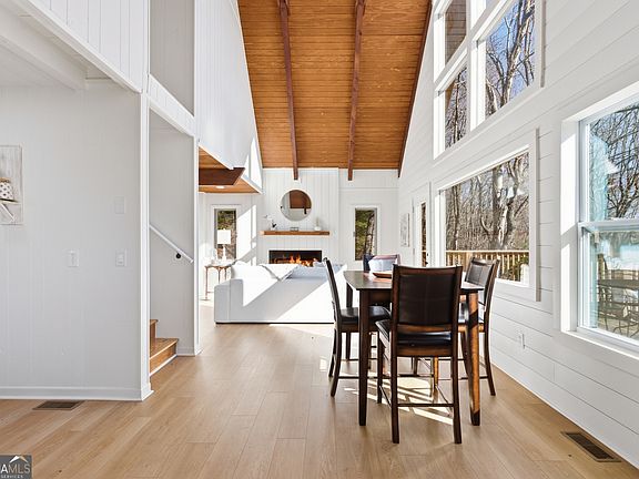 5th image of 291 Saddleback Cir
