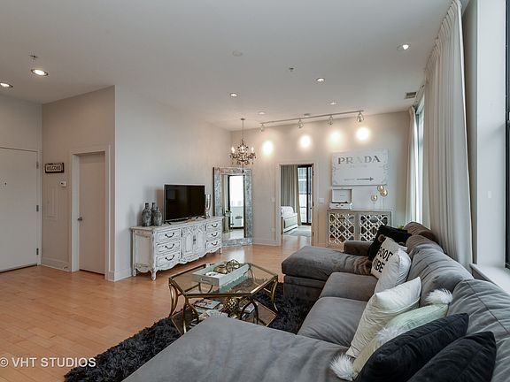 4th image of 451 W Huron St Unit 1601