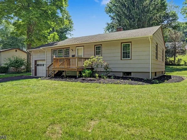 51 Park Ave, Newton Town, NJ 07860