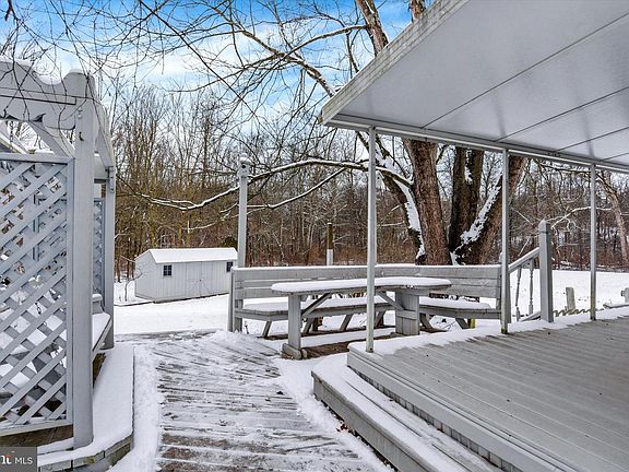 4th image of 30 Meadow Run Pl