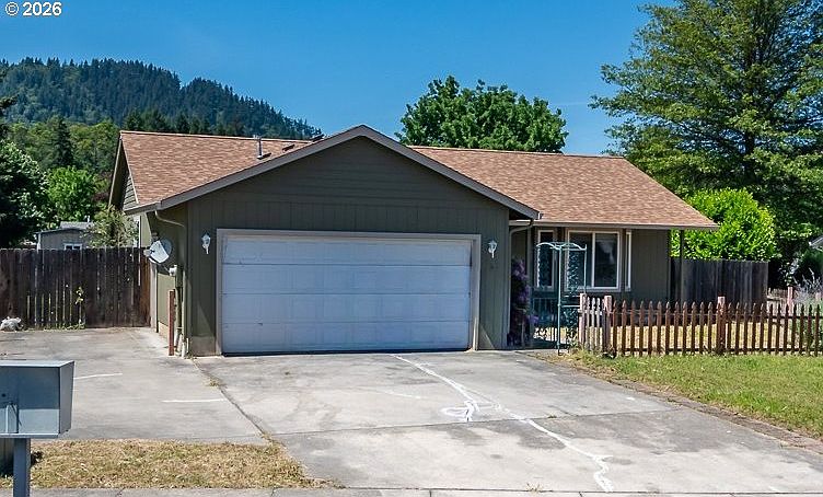 1st image of 162 SE Wildwood Way