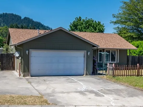 162 SE Wildwood Way, Myrtle Creek, OR 97457