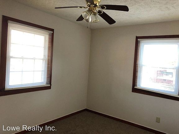 3rd image of 1912 Hicks Dr