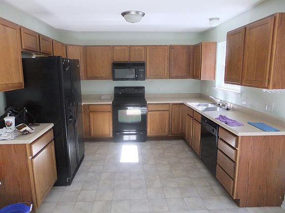 3rd image of 4106 Hidden Creek Ct