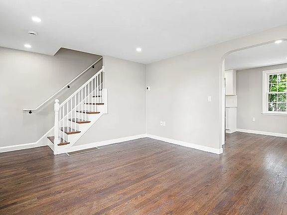 4th image of 11 Bishop Rd