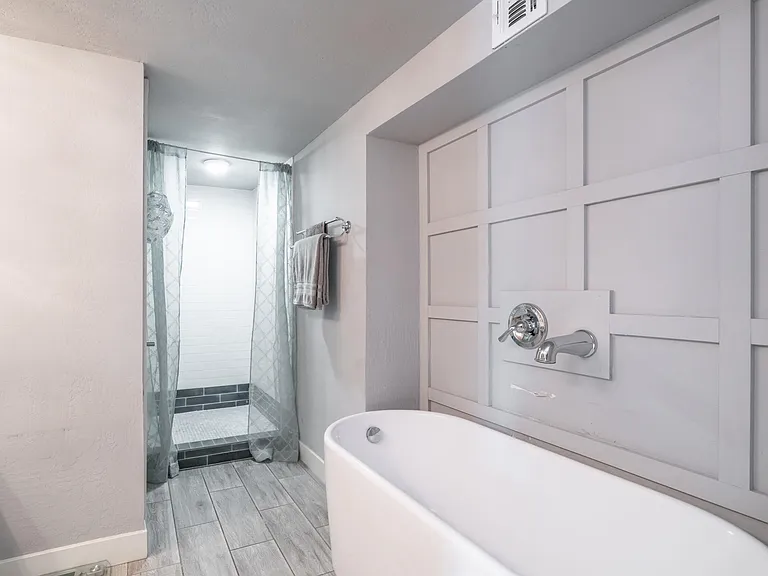 717 E Palmaire Ave — Photo 19