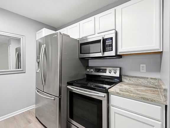3rd image of 4243 Villas Dr. #508