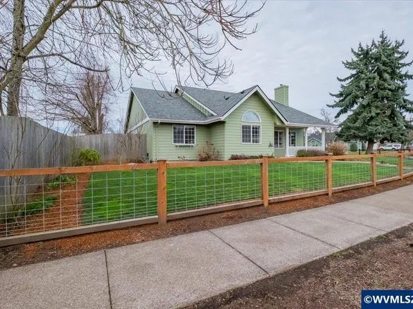 5718 E St, Springfield, OR 97478