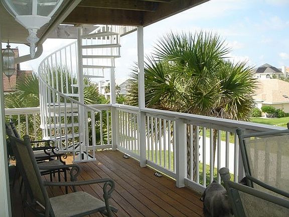Spiral Staircase to upper front deck