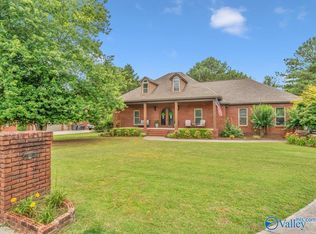 121 Lilac Cir, Guntersville, AL 35976