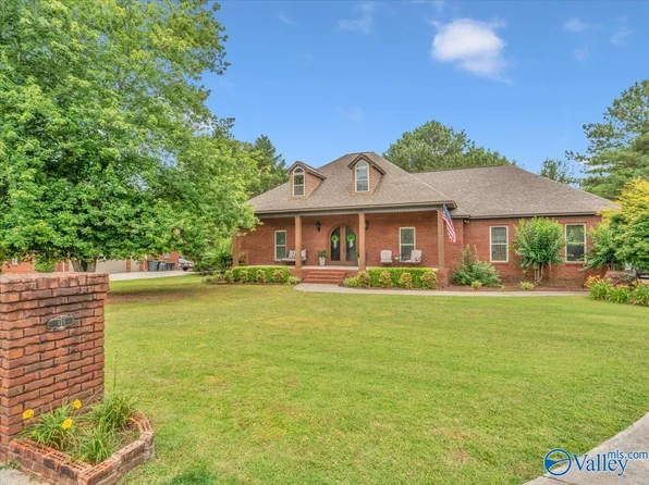121 Lilac Cir, Guntersville, AL 35976